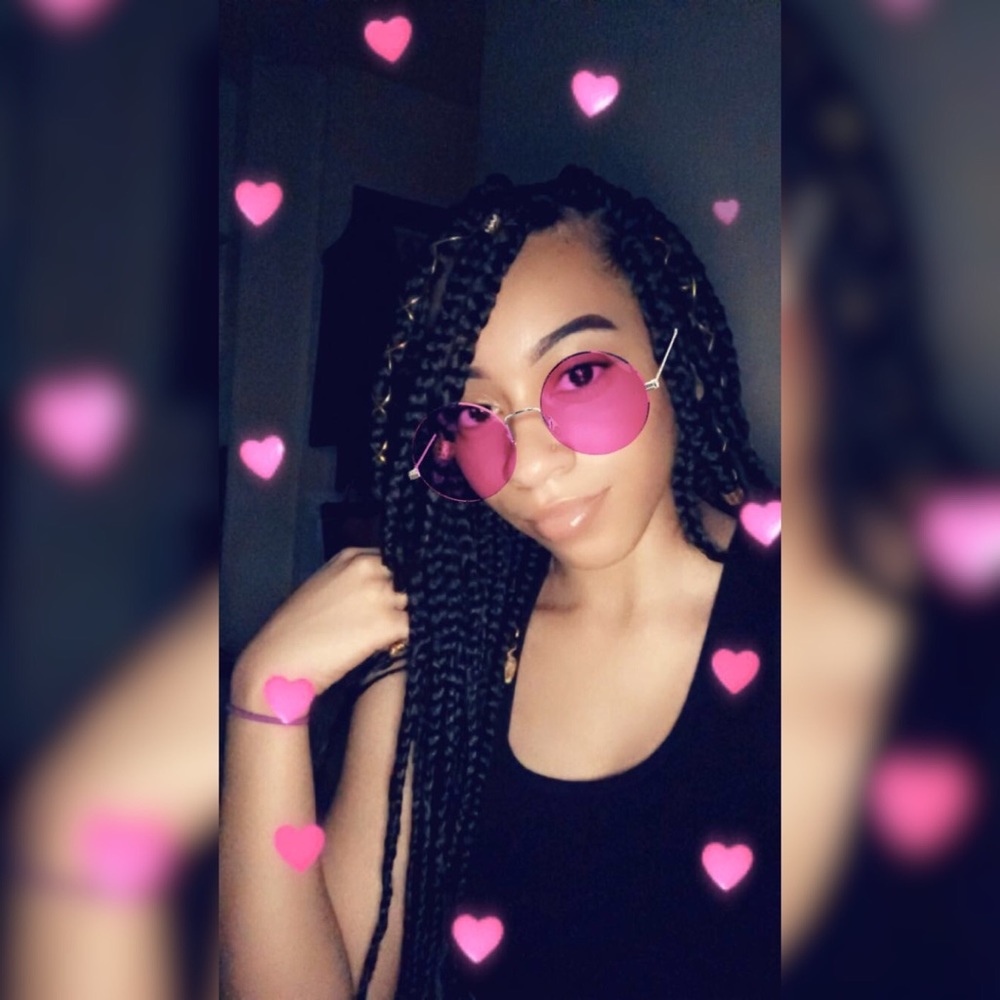 Meet your Posher, Nikki